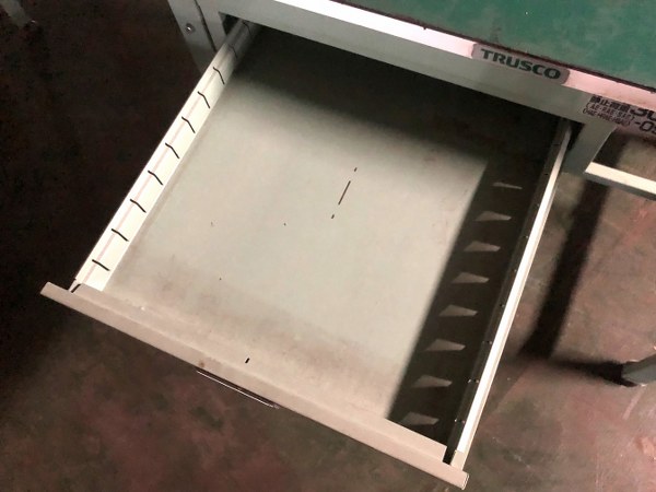 中古Workbench and Surface plates [作業台]600ｘ900ｘ745mm トラスコ/TRUSCO