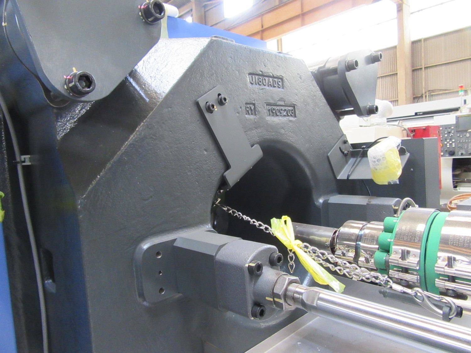 中古Injection Molding Machine 【180ｔ射出成形機】J180ADS-180U JSW