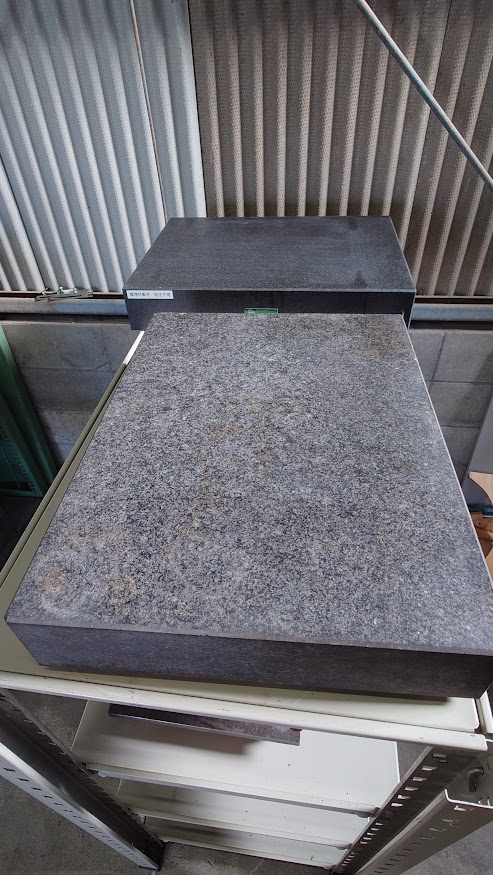 中古Stone surface plate（Ceramic） 石定盤【石定盤のサイズ：W1000xD2000xH250mm 不明
