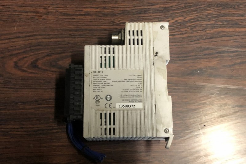 中古お買い得品・1山販売等 【セーフティーコントロールユニット】SL-R11 キーエンス/KEYENCE