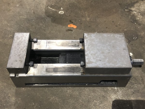 中古精密バイス [精密マシンバイス]口幅100ｍｍ トラスコ/TRUSCO