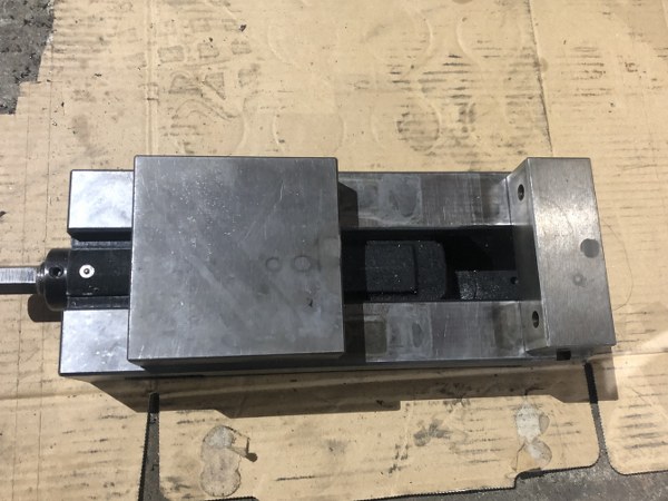 中古Precision vise [精密マシンバイス]口幅100ｍｍ トラスコ/TRUSCO