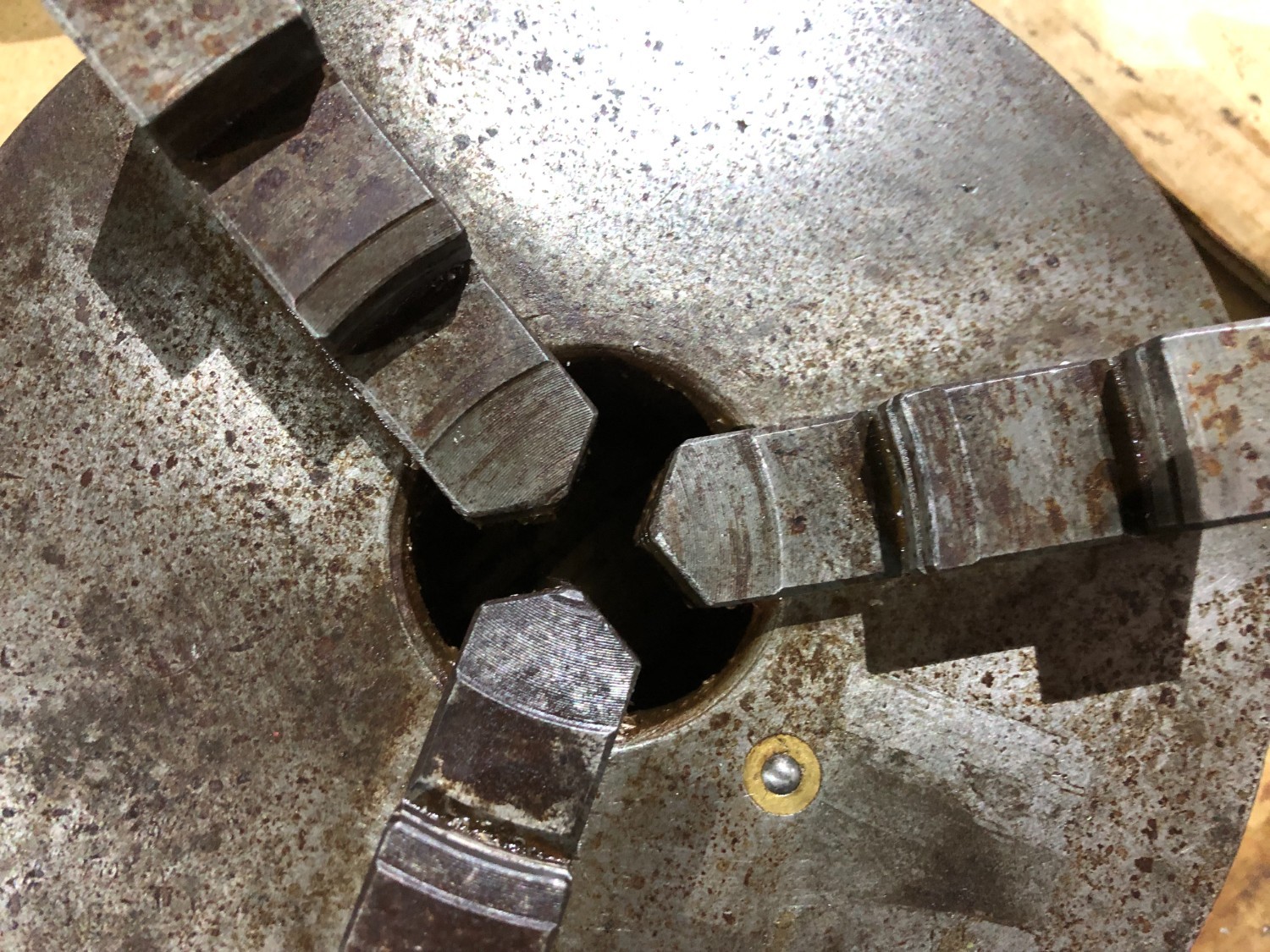 中古Scroll chuck 3爪チャック（スクロールチャック）φ160mm 不明