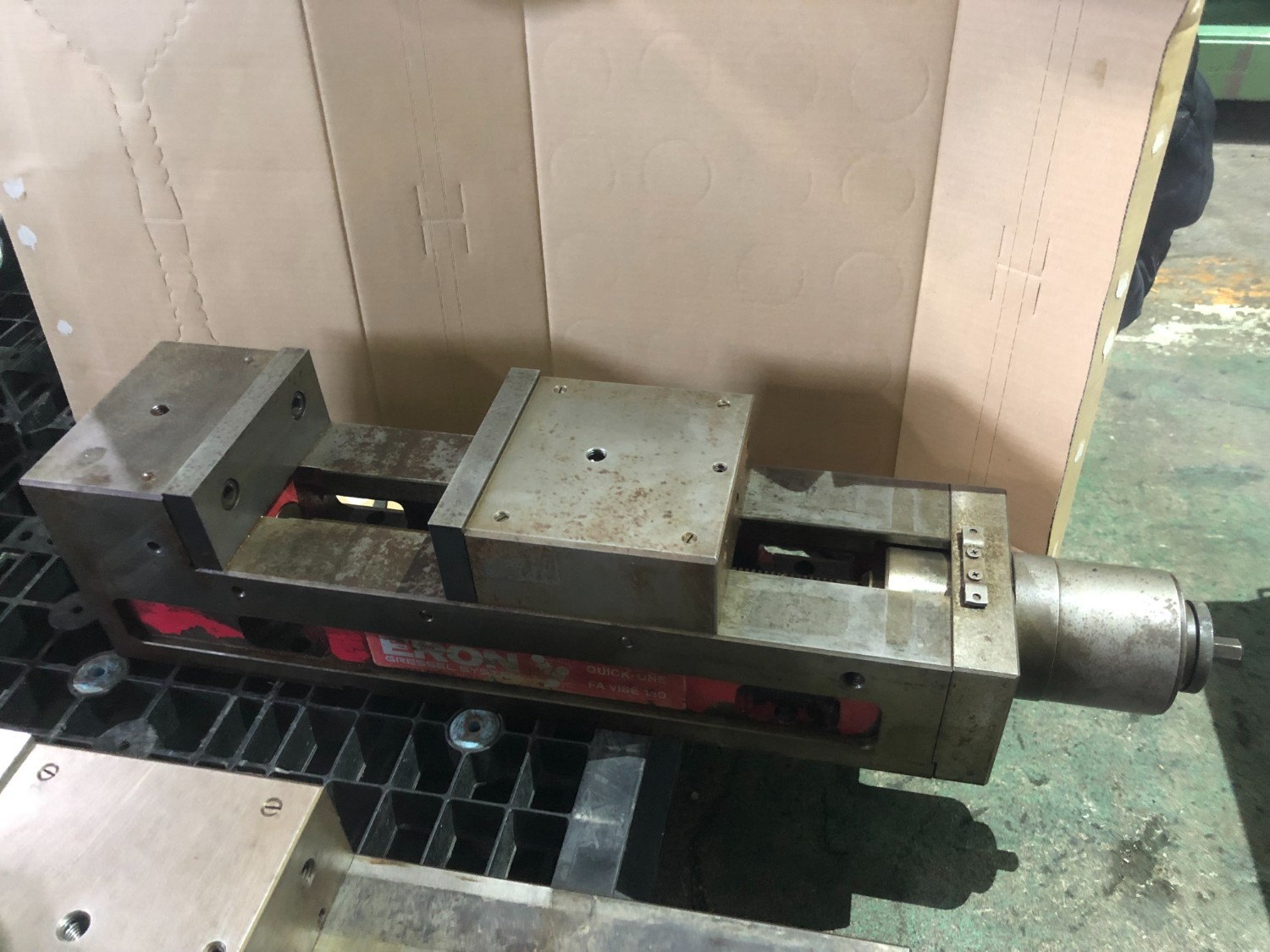 中古油圧バイス ロックタイトFAクイックONEバイスFA VISE 150 ERON