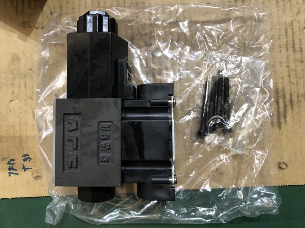 中古その他 「DSG-01シリーズ電磁切換弁」DSG-01-2B2-D24-50 油研工業/YUKEN KOGYO