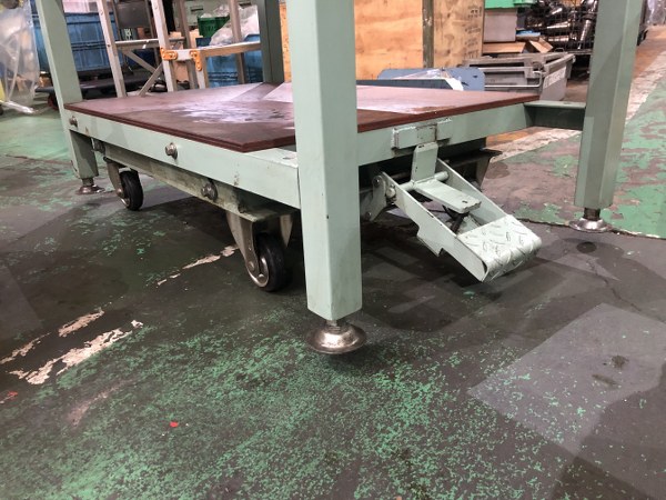 中古手工具・収納 「軽量作業台kkタイプ(ペダル昇降移動式)」750x1203x740mm 不明