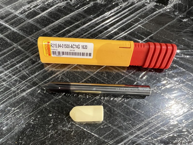 中古Other end mill 【コロミルプルーラ】R215.94-01500-AC74G 1620 SANDVIK/サンドビック