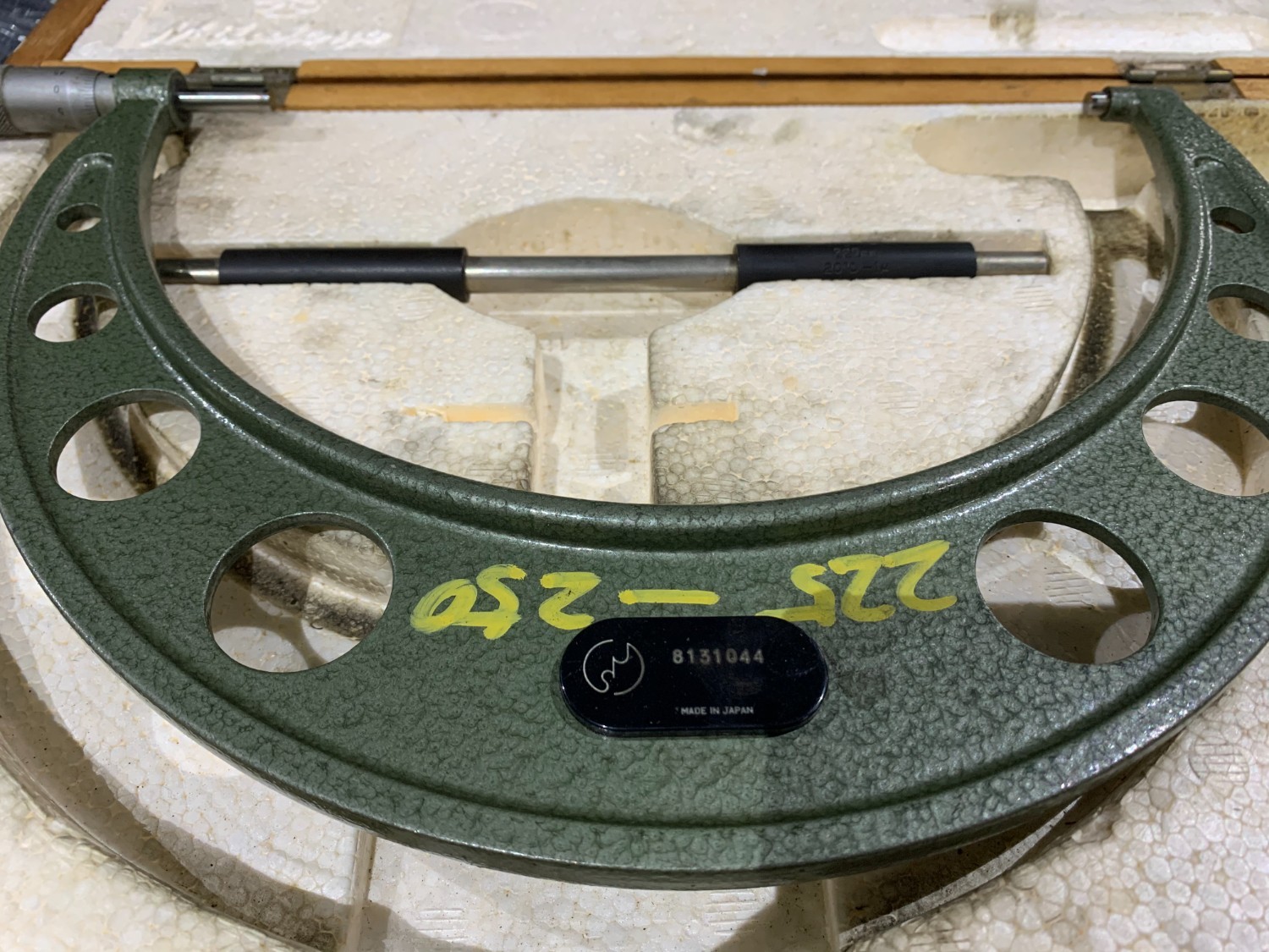 中古外側マイクロメーター 【外側マイクロメーター】 測定範囲：225～250ｍｍ ミツトヨ/Mitutoyo
