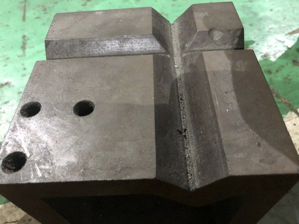 中古お買い得品・1山販売等 【V溝付桝型ブロック】155ｘ155ｍｍ 不明