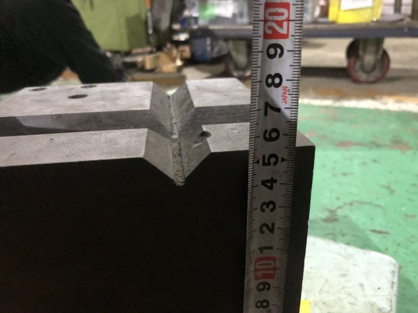 中古お買い得品・1山販売等 【V溝付桝型ブロック】155ｘ155ｍｍ 不明