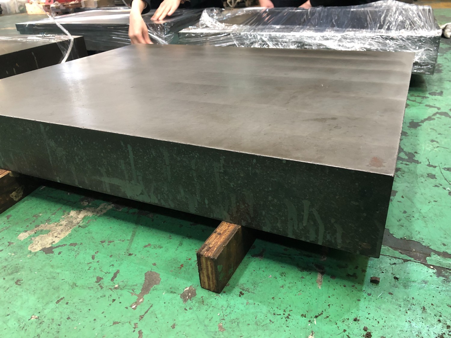 中古Iron surface plate  【鉄定盤】740ｘ590ｘ100ｍｍ　キズ有り 不明