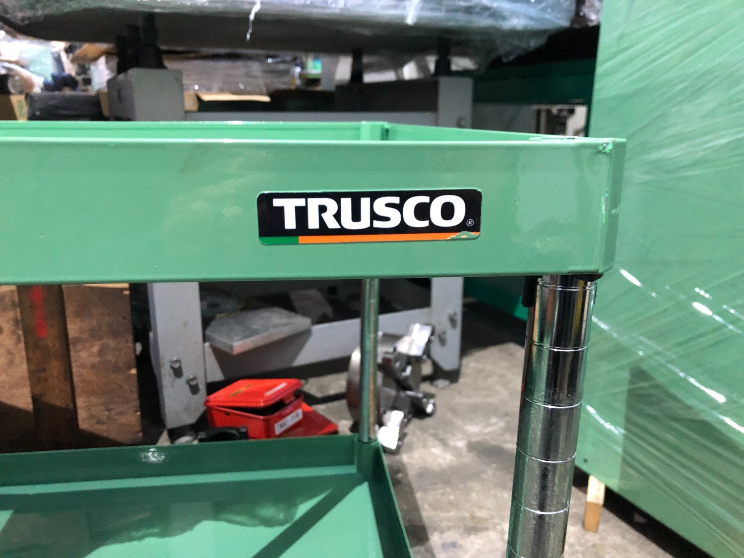 中古Workbench and Surface plates ラビットワゴン　2段 610x900x615mm  TRUSCO 