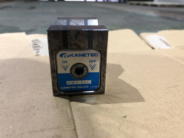 中古Magnet Product(Chuck and Demagnetizer etc.) [マグネットVブロック]KMV-50C KANETEC/カネテック