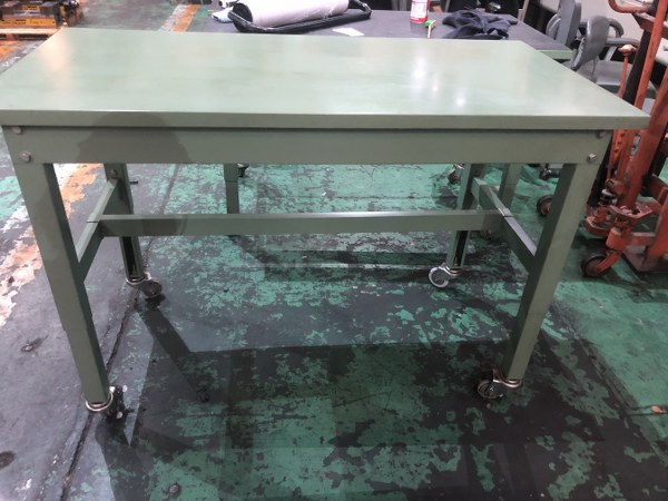 中古作業机 【作業台（テーブル）】W700xD700xH750mm サカエ/SAKAE
