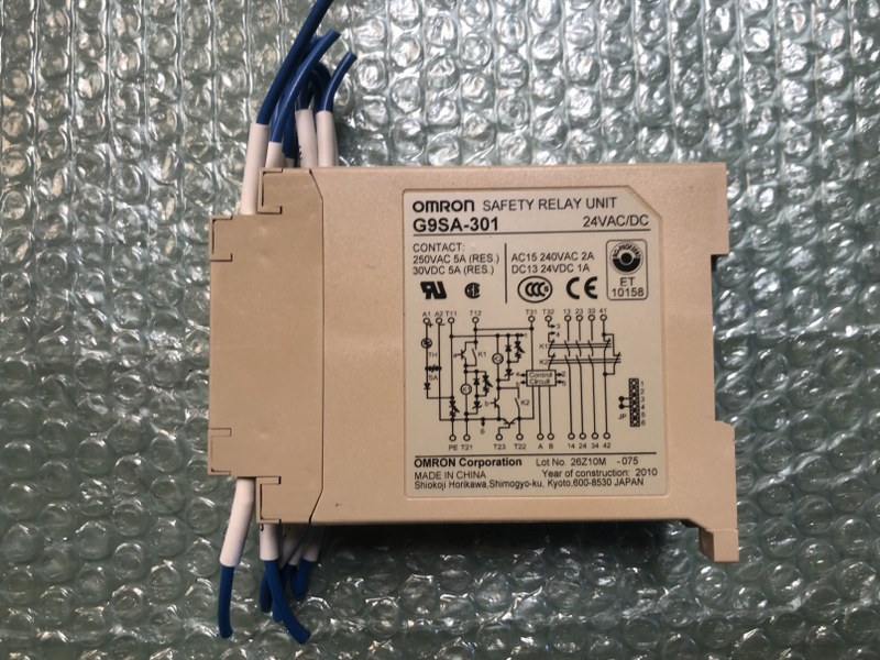 中古お買い得品・1山販売等 【セーフティリレーソケット】G9SA-301 オムロン/OMRON