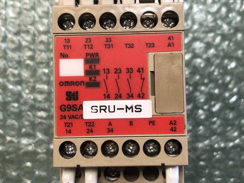 中古お買い得品・1山販売等 【セーフティリレーソケット】G9SA-301 オムロン/OMRON