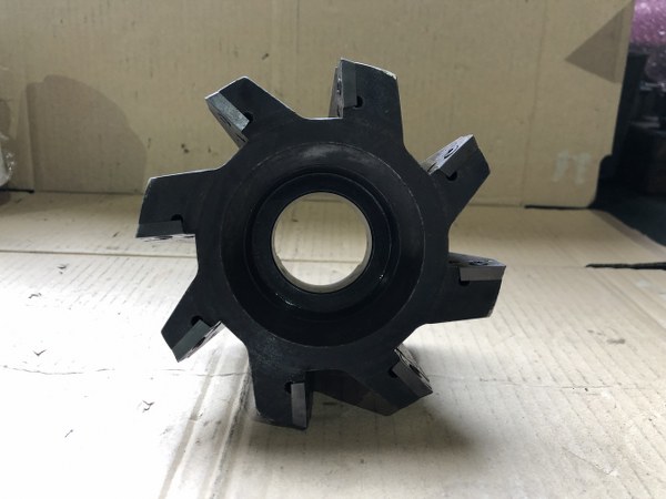 中古切削・旋削・穴あけ・ネジ加工用工具 「フェイスミルカッター」R220.79-0125-16 SECO TOOLS