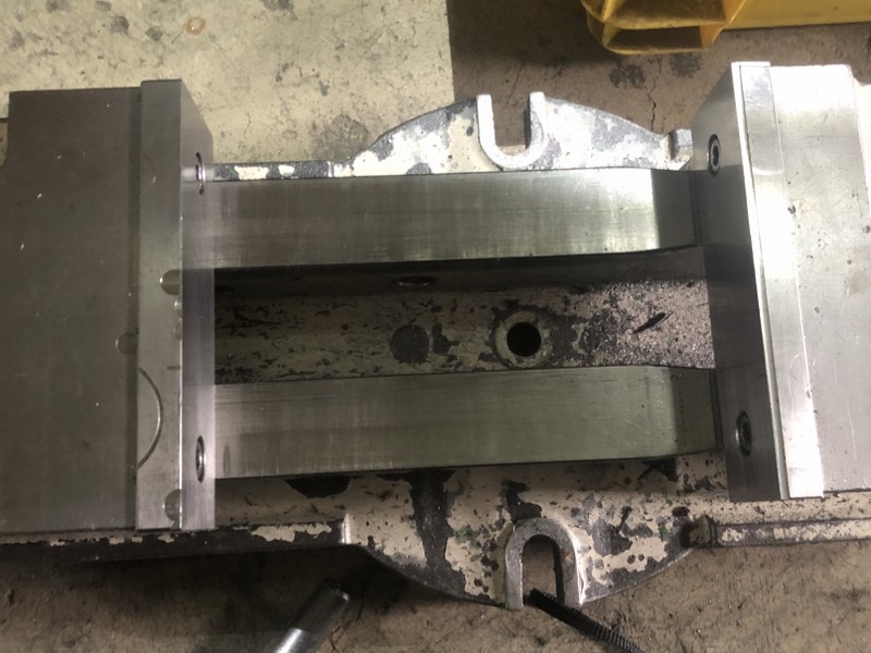 中古Hydraulic vise 【油圧バイス】口幅175mm　口高60mm 津田駒/TSUDAKOMA