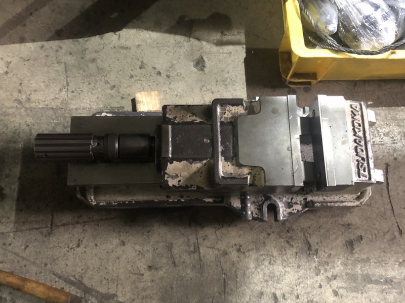 中古Hydraulic vise 【油圧バイス】口幅175mm　口高60mm 津田駒/TSUDAKOMA