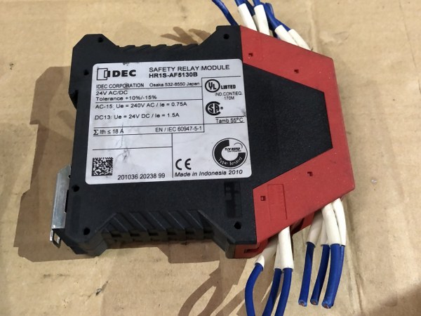中古Special deals・Set etc 【安全リレーモジュール】HR1S-AF IDEC