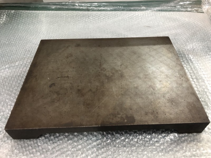 中古Iron surface plate  【鉄定盤】740ｘ590ｘ100ｍｍ　キズ有り 不明