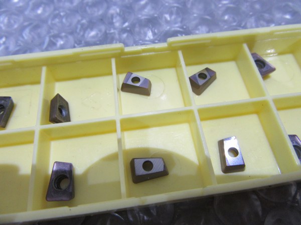 中古Cutting Exchange Chip [チップ]QOMTO830R-M2 VP15TF　  三菱マテリアル/Mitsubishi Materials