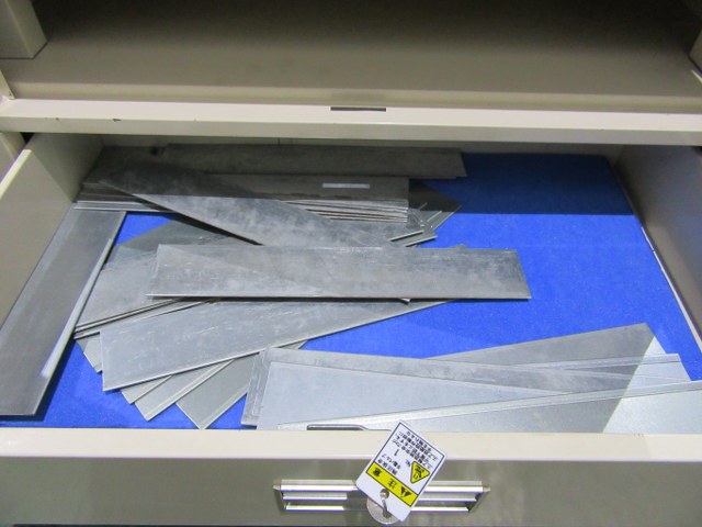 中古手工具・収納 【ツールワゴン（パネル付)】W760xD450xH890mm サカエ/SAKAE