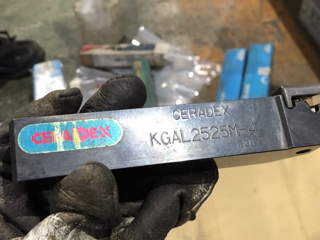 中古その他 【ホルダー2本】TLHN2525M8+KGAL2525M-4 三菱マテリアル+CERADEX