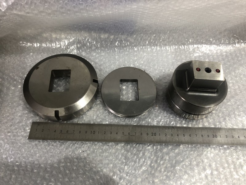 中古Short 【タレパン金型（ショート/セット）】パンチ：33.0ｘ44.0　2.０Ｒ　ＯＨ   ダイ：33.20ｘ44.20　20.2.10Ｒ アマダ/AMADA