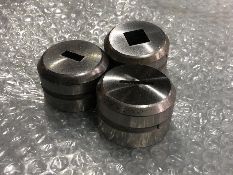 中古ダイ 【タレパン金型（ダイ）3個】3.2ｘ20.2/15.2ｘ15.2/6.20ｘ15.20 アマダ/AMADA