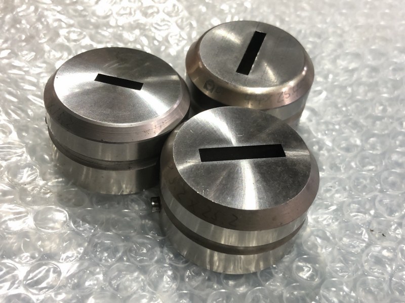 中古Die 【タレパン金型（ダイ）3個】4.2ｘ15.2/4.4ｘ25.4/5.2ｘ25.2 アマダ/AMADA