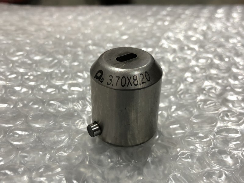 中古Die [タレパン金型（ダイ）3個] ①3.70x8.20  ②6.2x8.2  ③8.4x8.4　 アマダ/AMADA