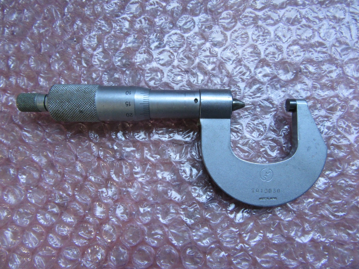 中古Outside micrometer 【外側マイクロメーター】測定範囲:0-25mm 目量:0.01mm Mitutoyo