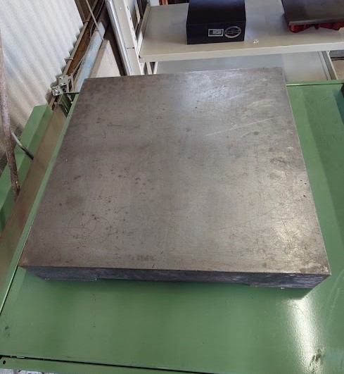 中古Iron surface plate  【鉄定盤】740ｘ590ｘ100ｍｍ　キズ有り 不明