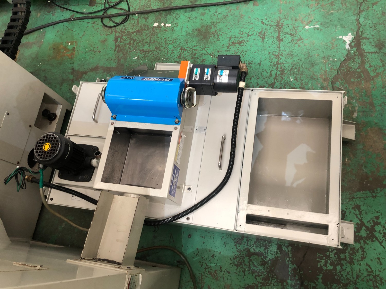 中古NC円筒研削盤 OGM330NCB 岡本