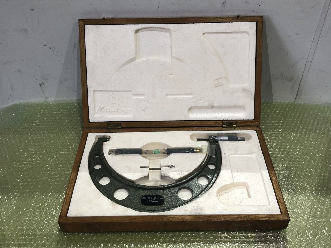 中古Outside micrometer 【外側マイクロメータ】103-145　OM-225 ミツトヨ/Mitutoyo