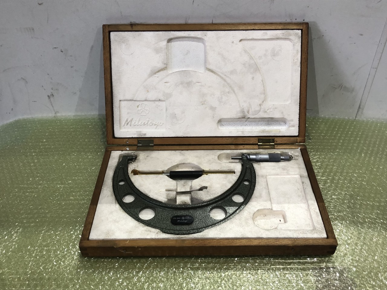 中古外側マイクロメーター 【外側マイクロメータ】103-144　OM-200 ミツトヨ/Mitutoyo