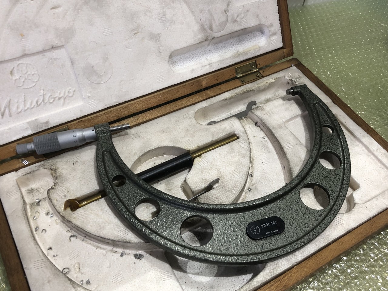 中古Outside micrometer 【外側マイクロメータ】103-144　OM-200 ミツトヨ/Mitutoyo