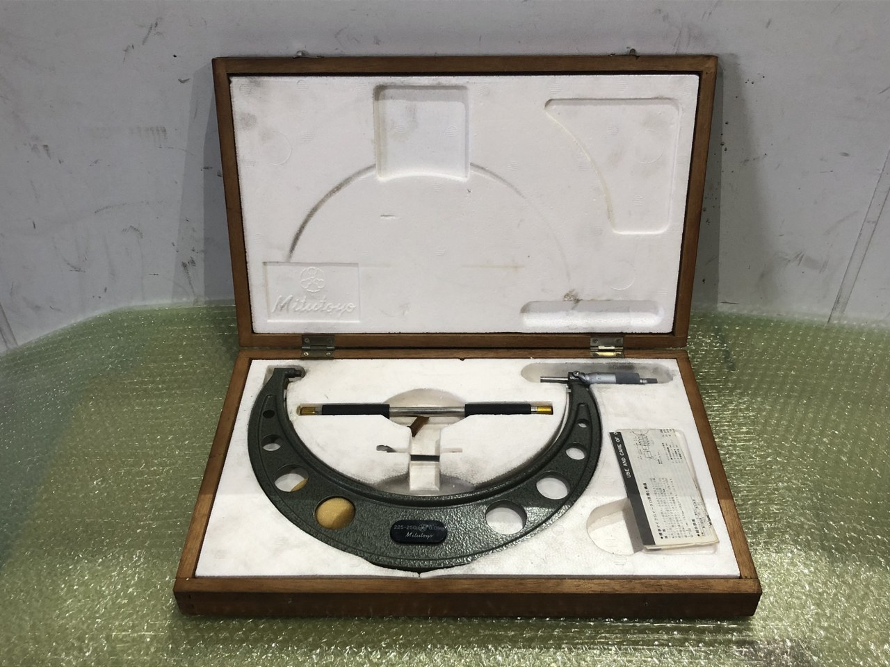 中古Outside micrometer 【外側マイクロメータ】103-146　OM-250 ミツトヨ/Mitutoyo