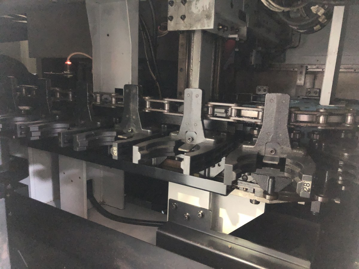 中古Vertical Machining Center V77 MAKINO