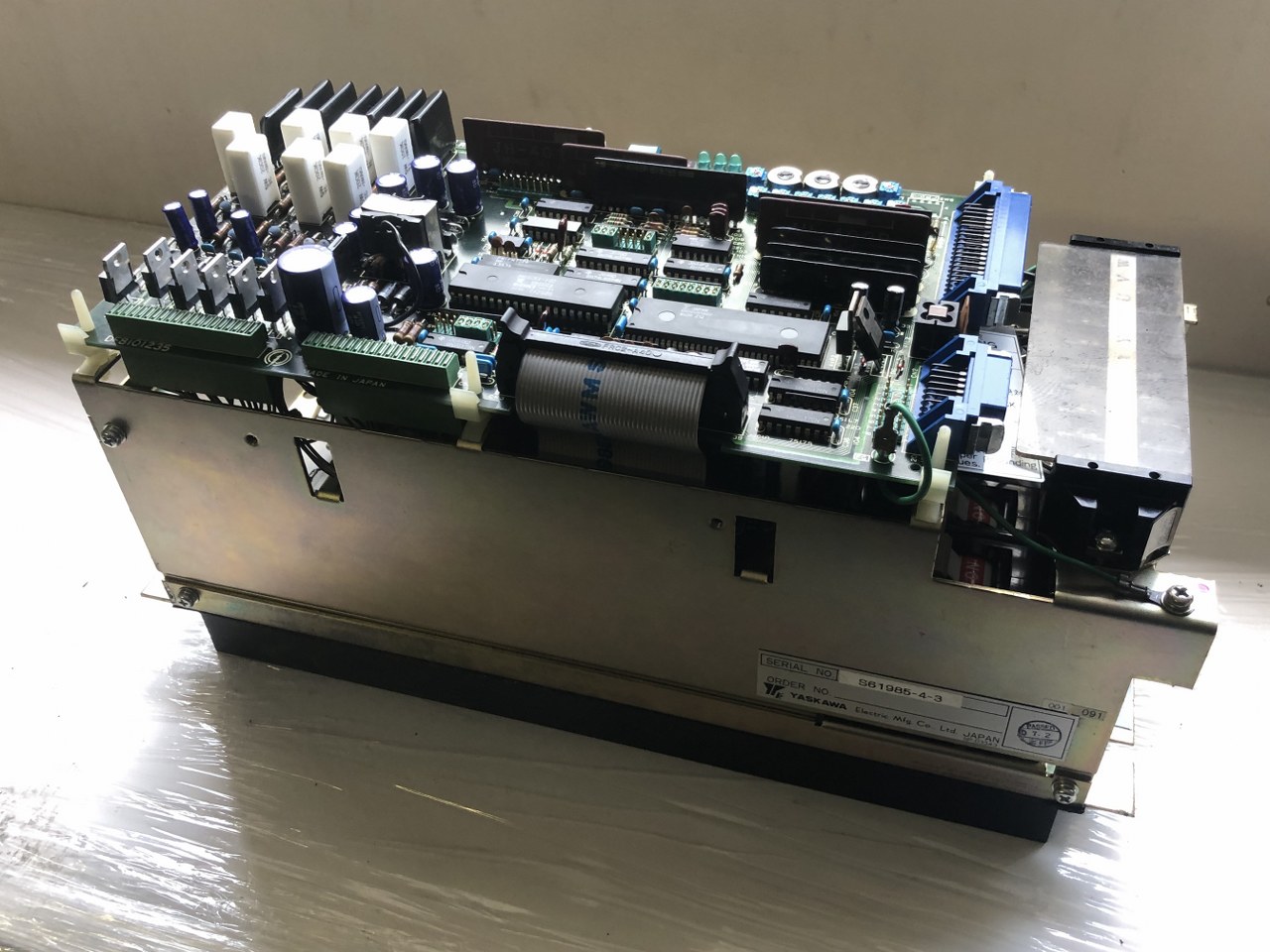 中古お買い得品・1山販売等 【サーボパック SERVOPACK】CACR-SR10SB1AF 安川電機 YASKAWA ELECTRIC