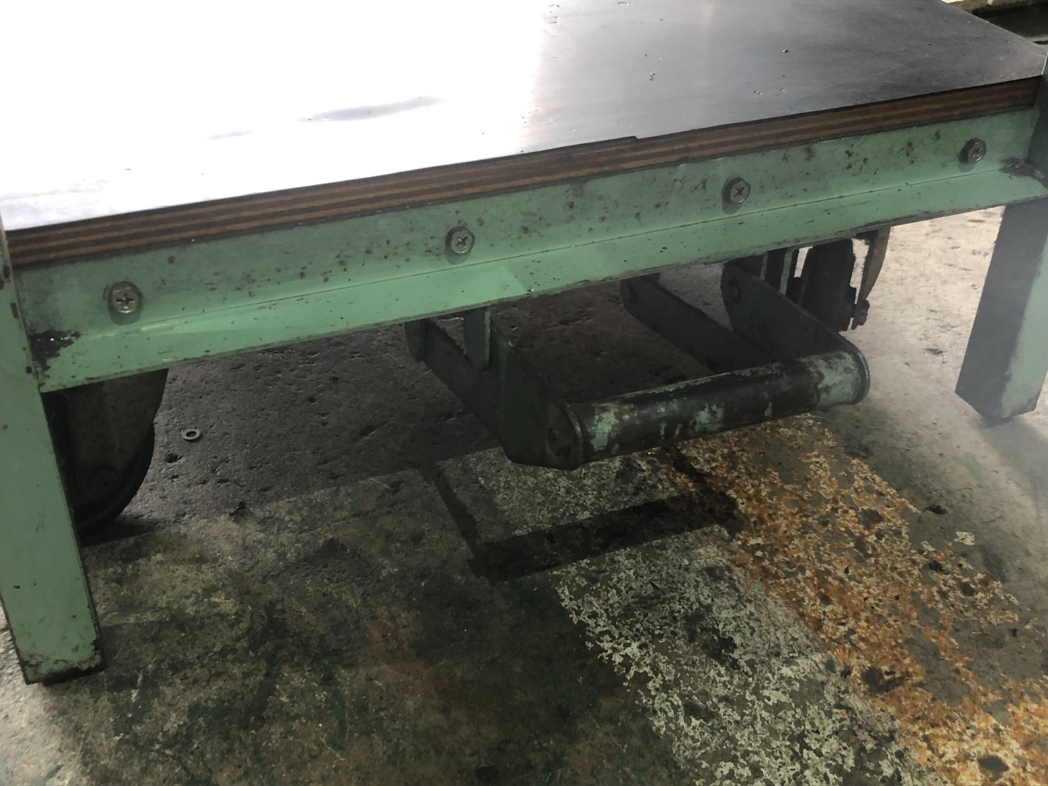 中古Workbench and Surface plates 軽量作業台kkタイプ(ペダル昇降移動式) 不明