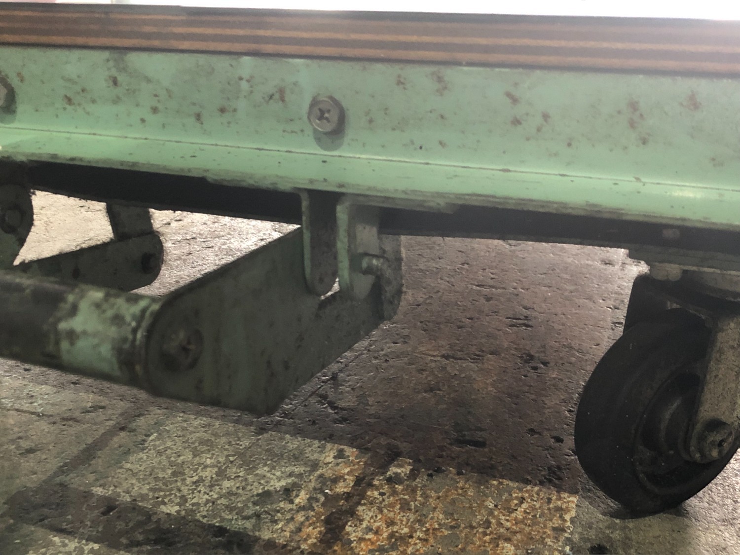 中古Workbench and Surface plates 軽量作業台kkタイプ(ペダル昇降移動式) 不明