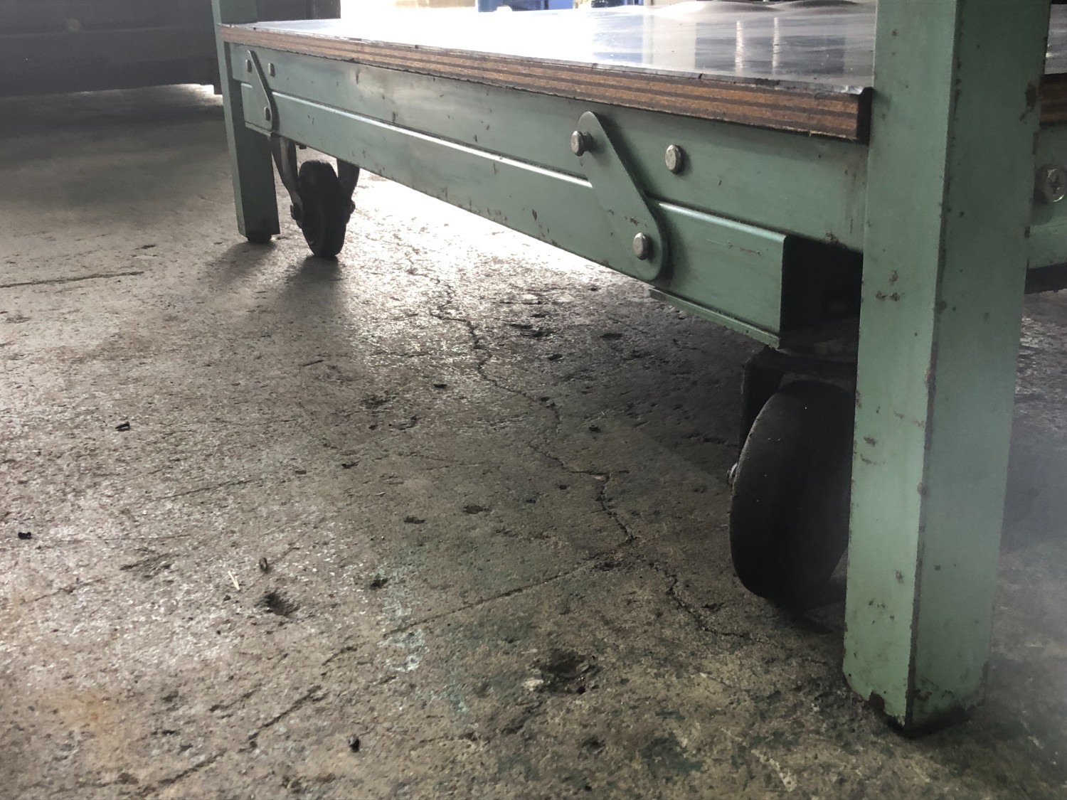 中古Workbench and Surface plates 軽量作業台kkタイプ(ペダル昇降移動式) 不明