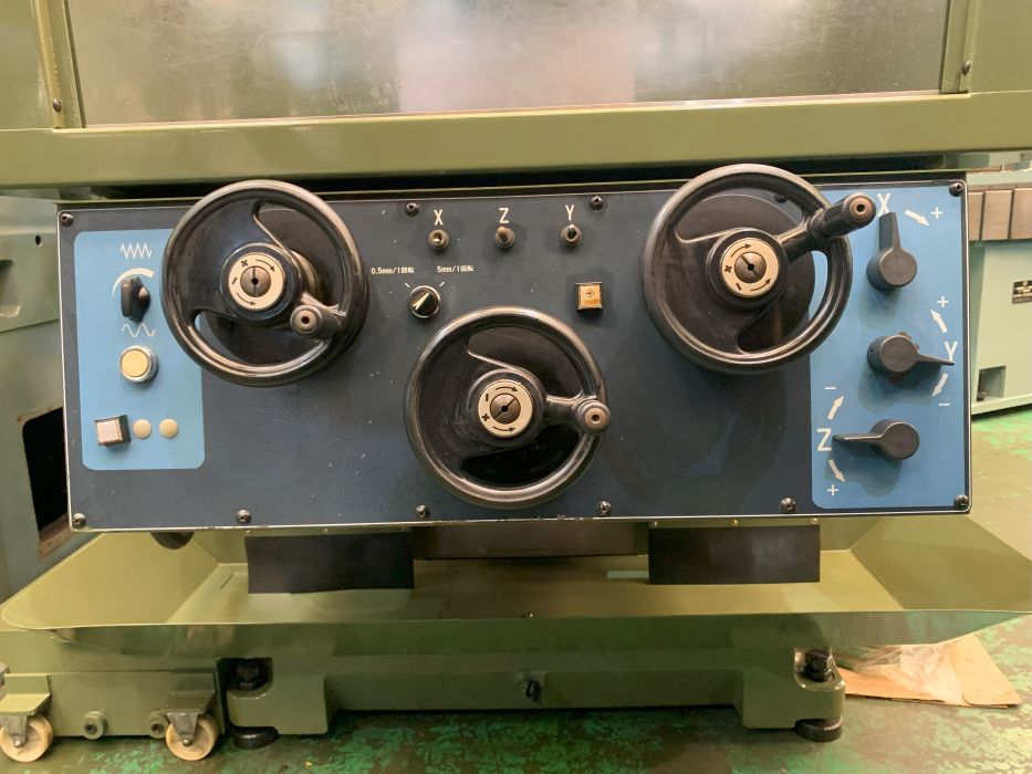 中古NC立フライス盤/NC横フライス盤 KE55 牧野