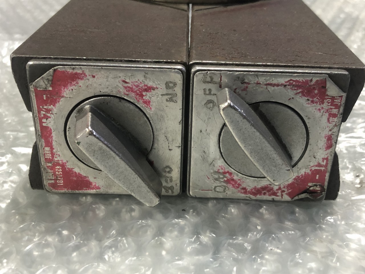 中古お買い得品・1山販売等 【マグネットホルダー】KM-12W カネテック/KANETEC