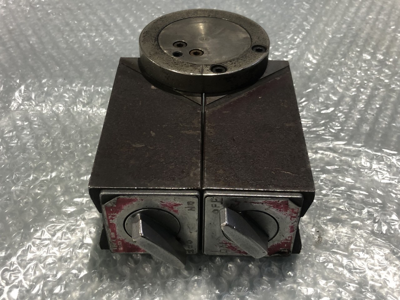 中古お買い得品・1山販売等 【マグネットホルダー】KM-12W カネテック/KANETEC