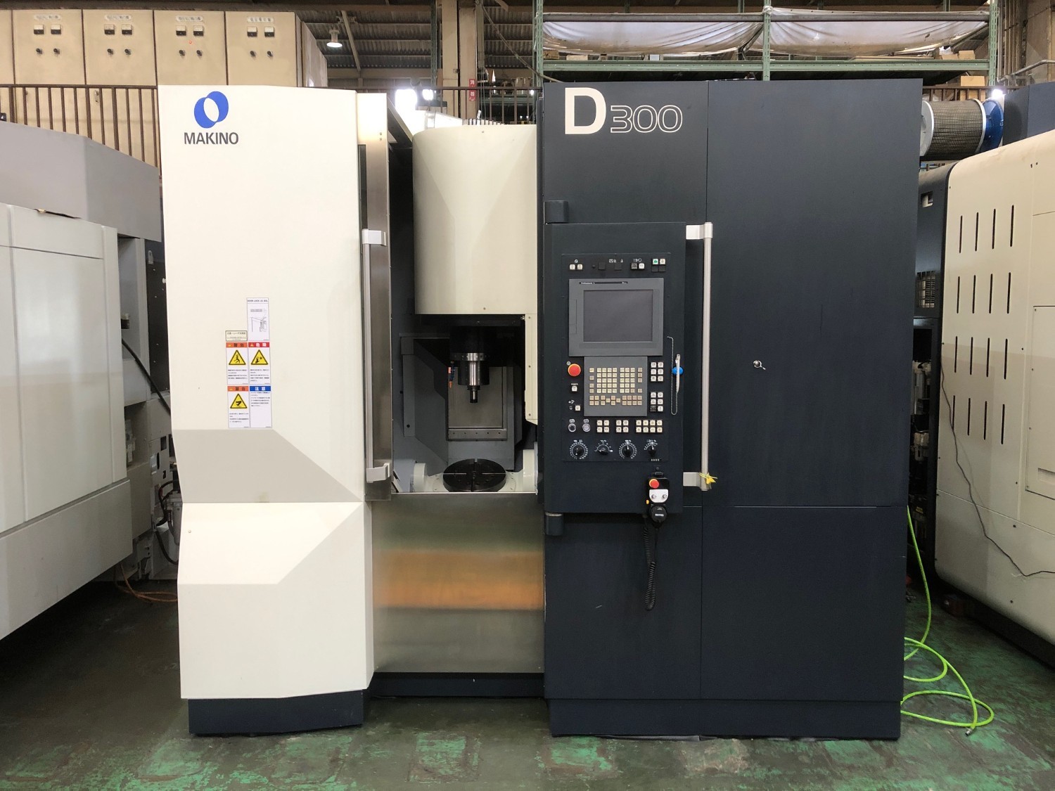 中古5軸マシニングセンタ D300 牧野
