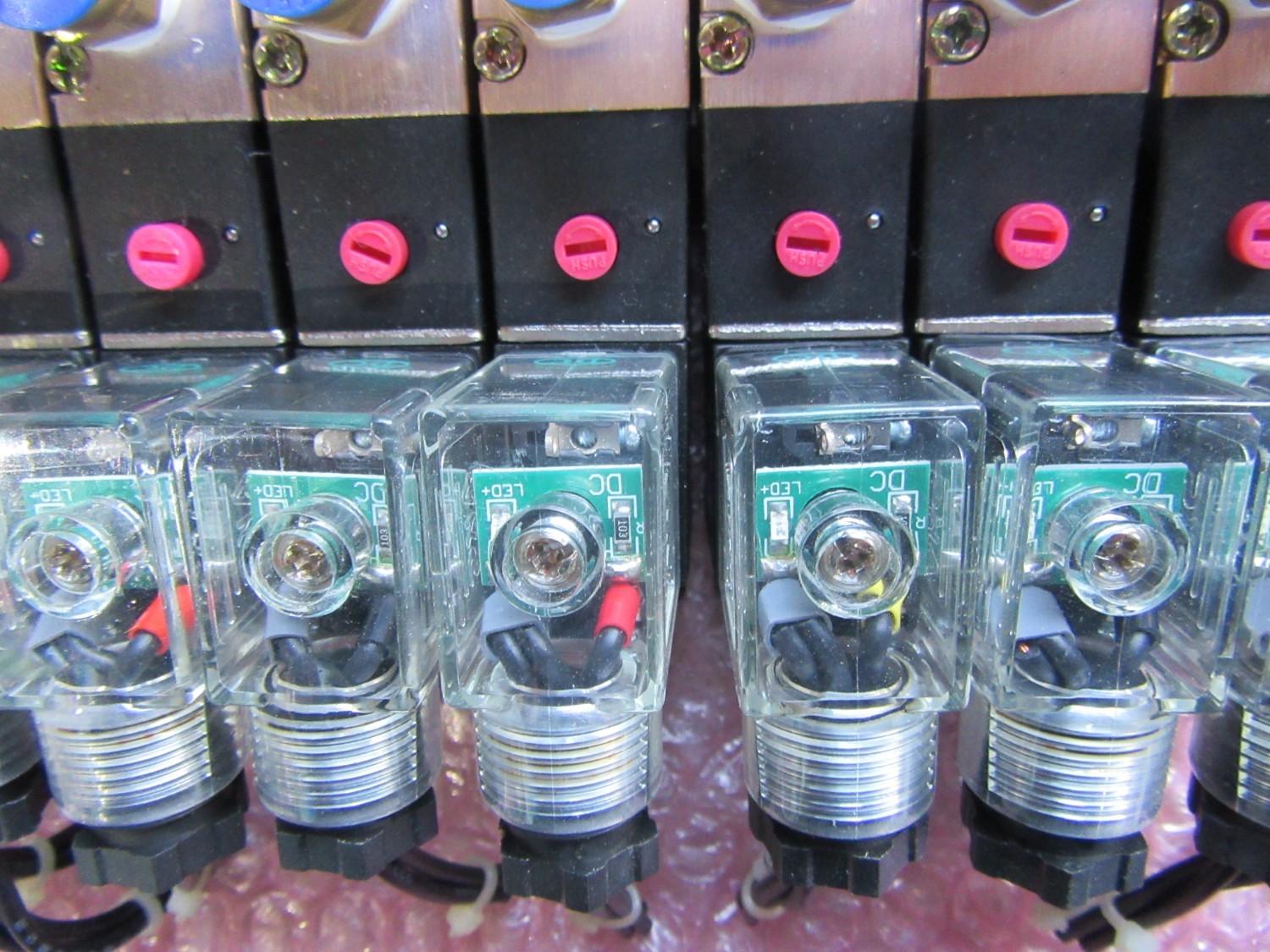 中古その他 【電気電磁弁】4V210-08　 AKS