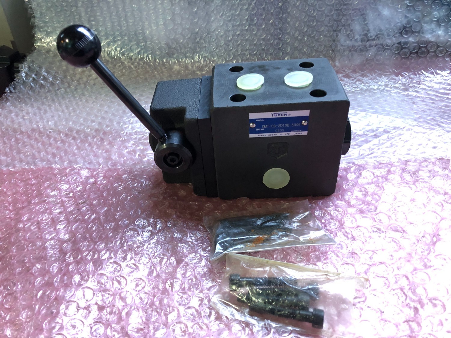中古その他 【手動切換弁】DMT-03-2D10B-5006 YUKEN KOGYO